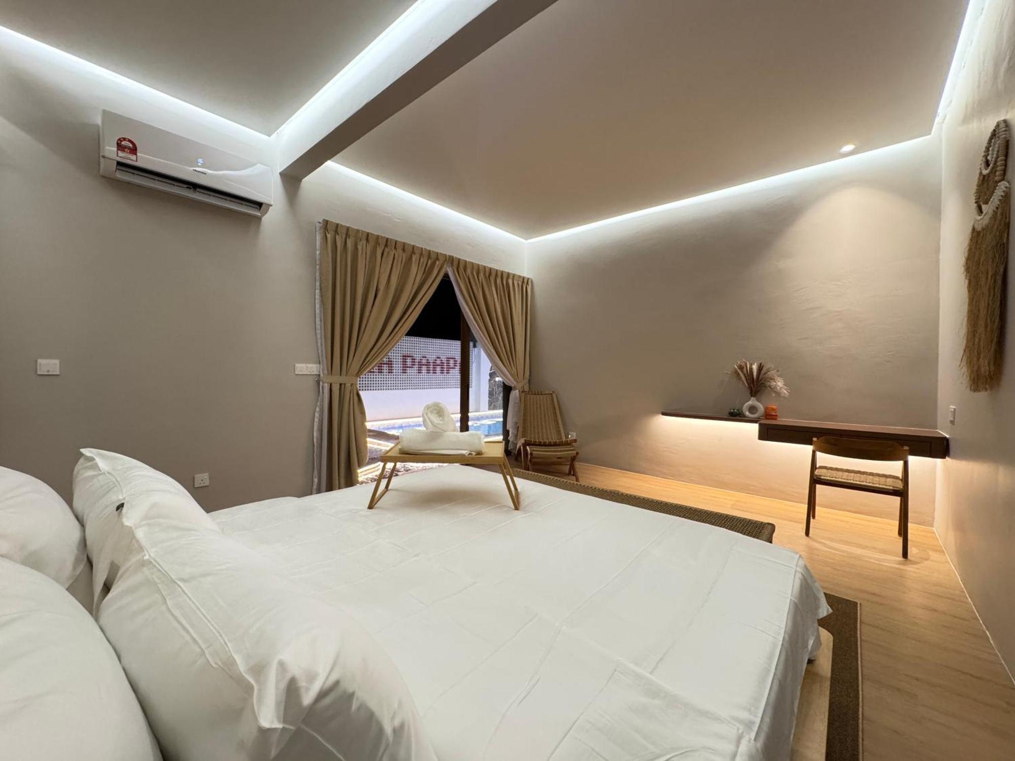 Paapa & Maama Luxurious Private Pool Villa *