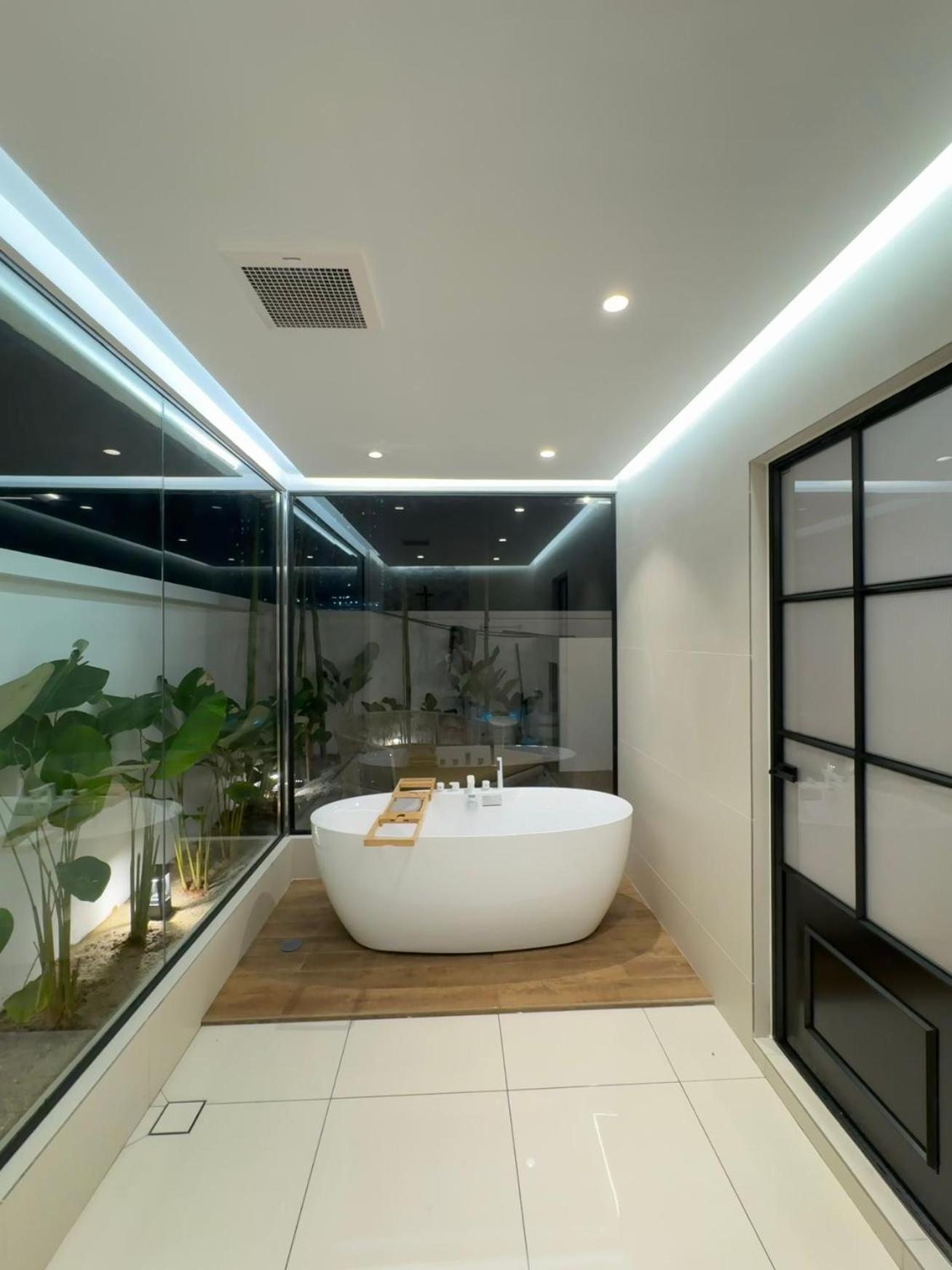 Paapa & Maama Luxurious Private Pool Villa *