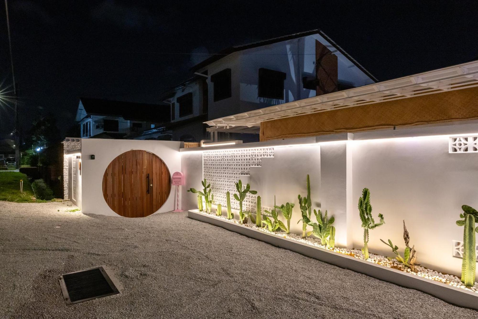 Paapa & Maama Luxurious Private Pool Villa *